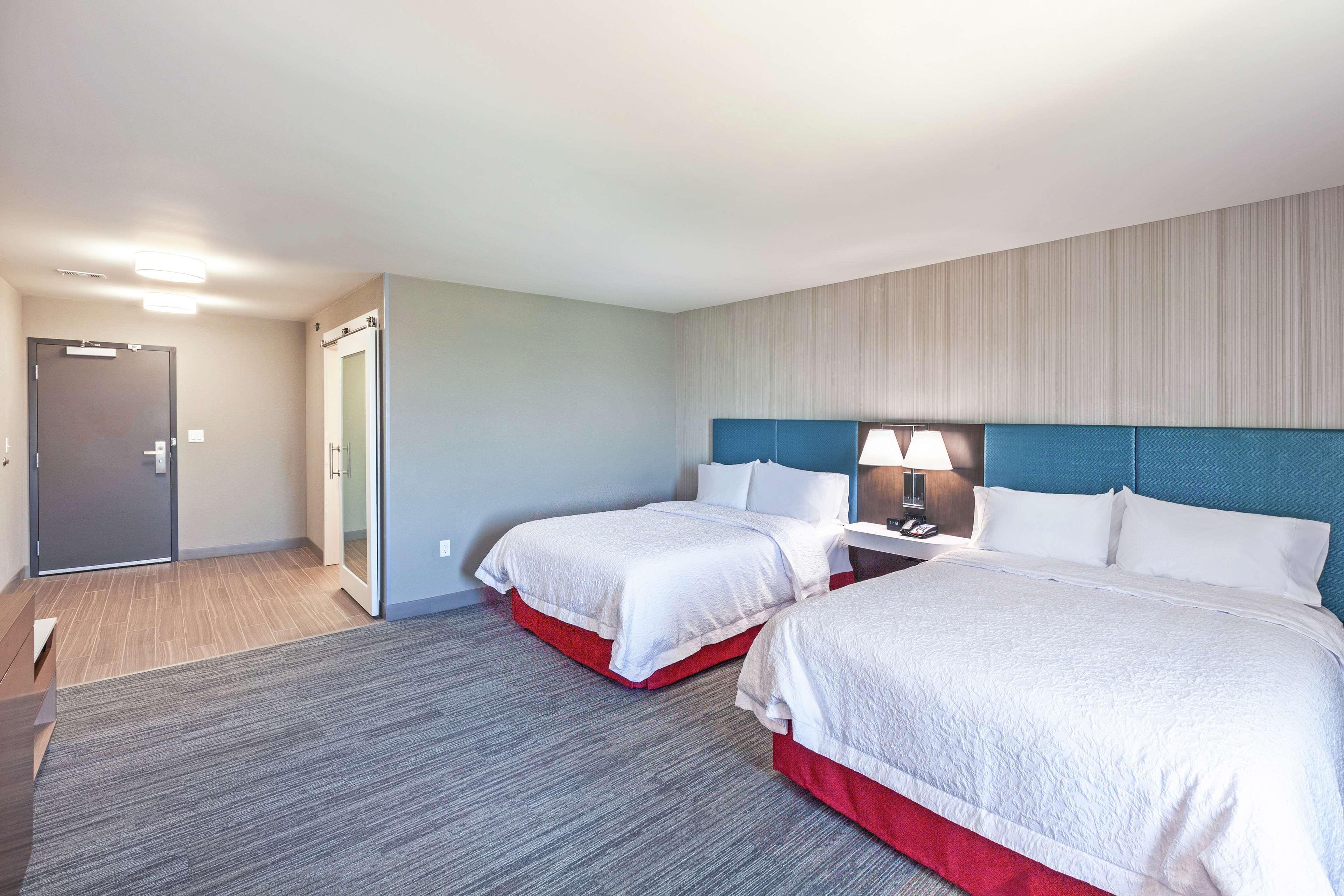 Hampton Inn Gardner Екстериор снимка