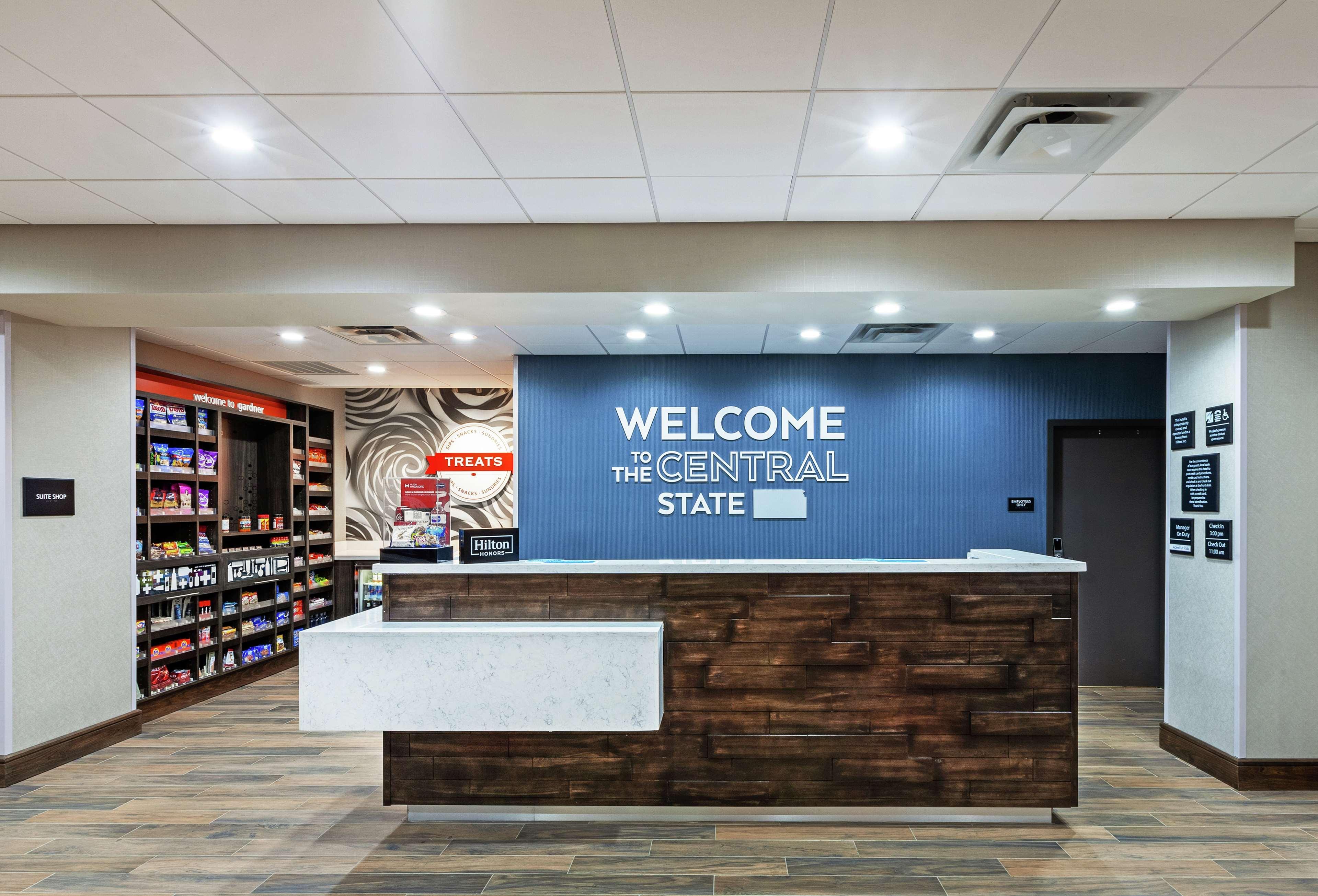 Hampton Inn Gardner Екстериор снимка