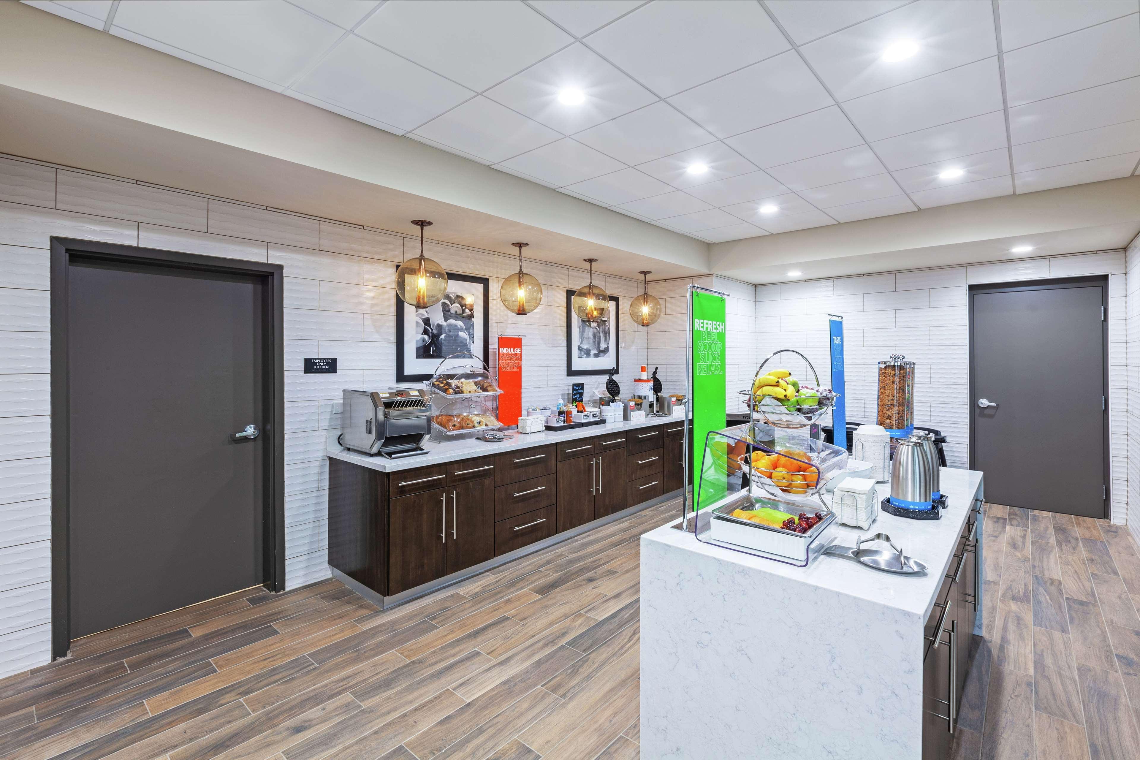 Hampton Inn Gardner Екстериор снимка