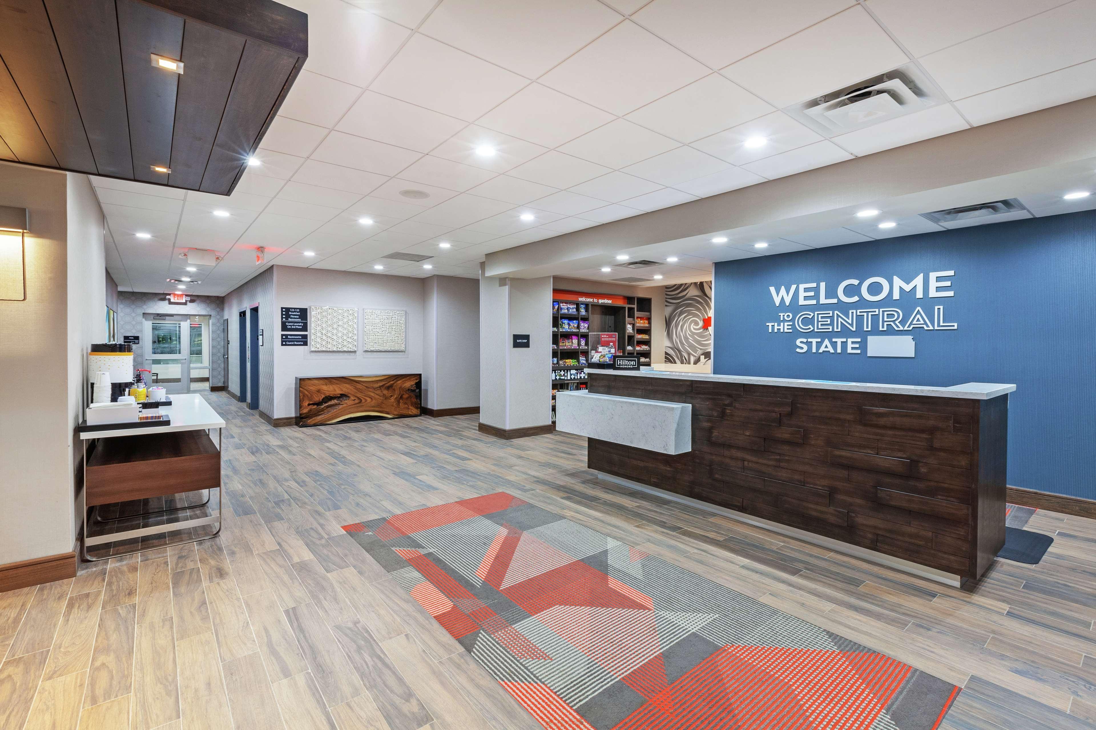 Hampton Inn Gardner Екстериор снимка