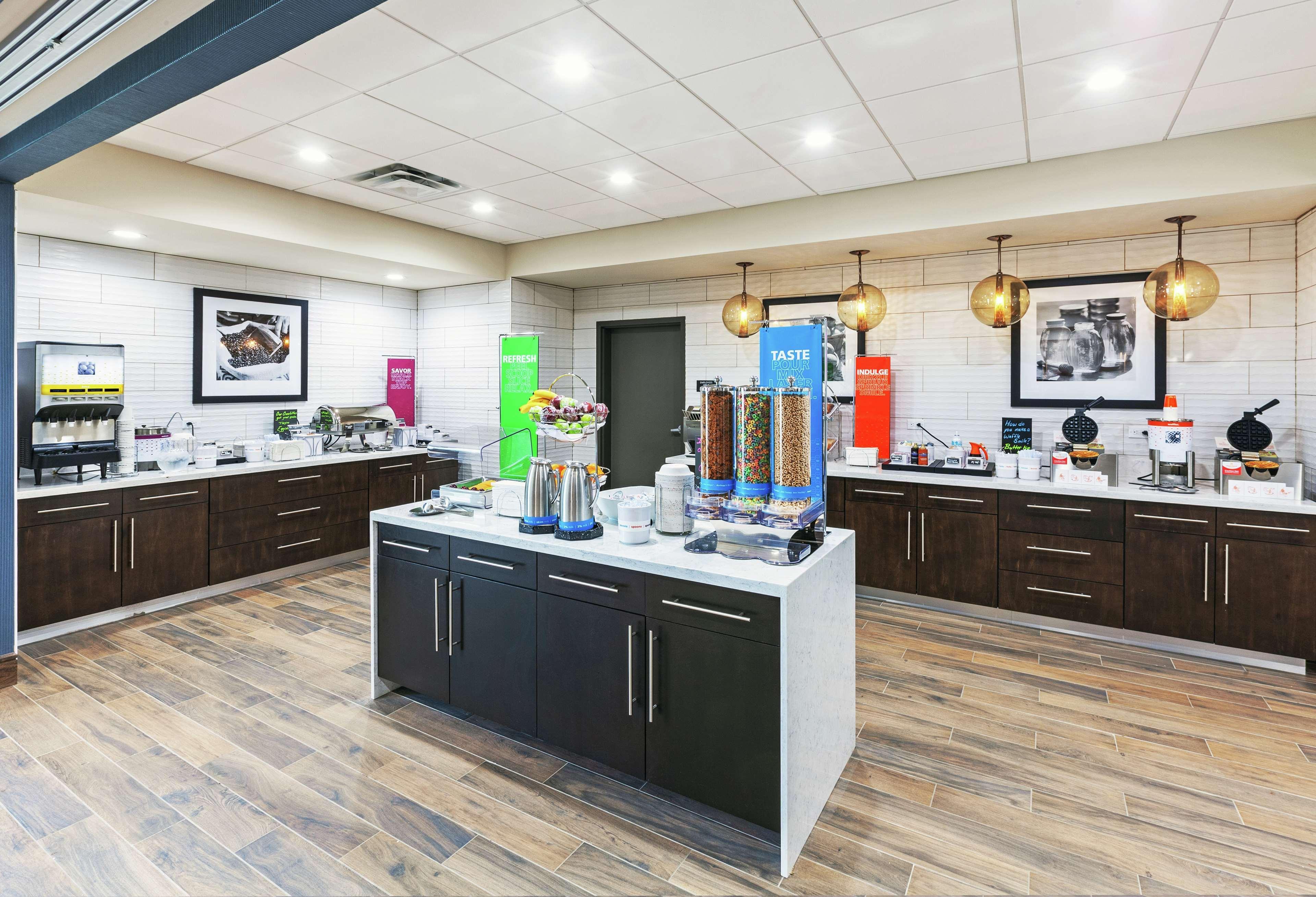 Hampton Inn Gardner Екстериор снимка